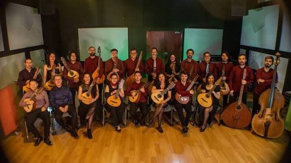 Members of the Orquesta Colombiana de Bandolas seated with their bandolas, guitars and double bass